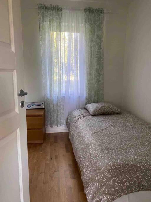 Trevlig Stuga Med Uteplats Rimbo Dış mekan fotoğraf